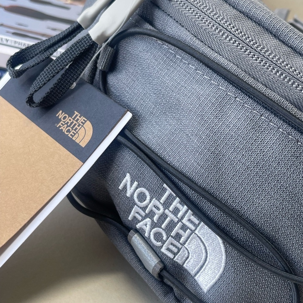 (new+tag) The North Face belt bag / sling pack (grey) - Picture 2 of 7